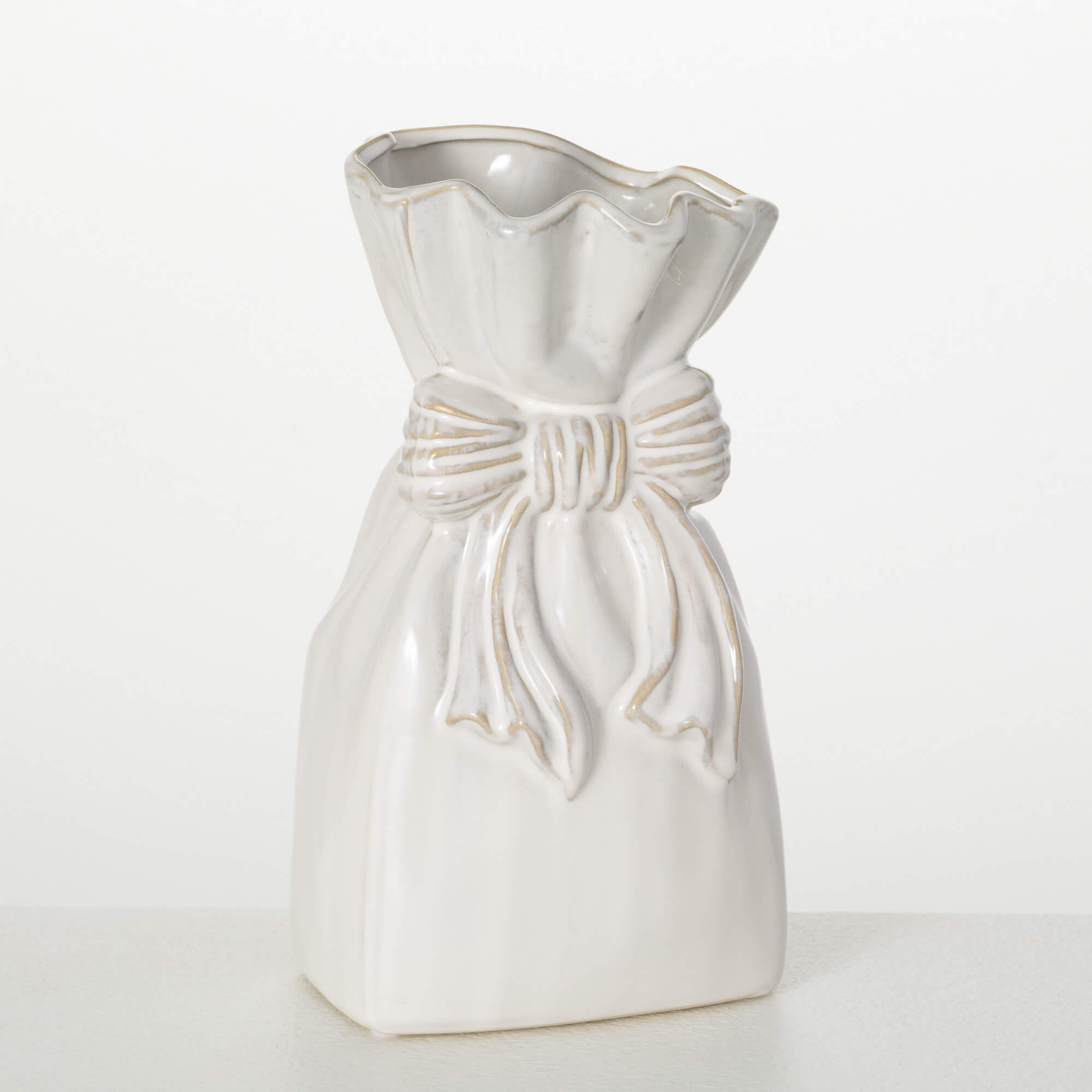 BOW VASE