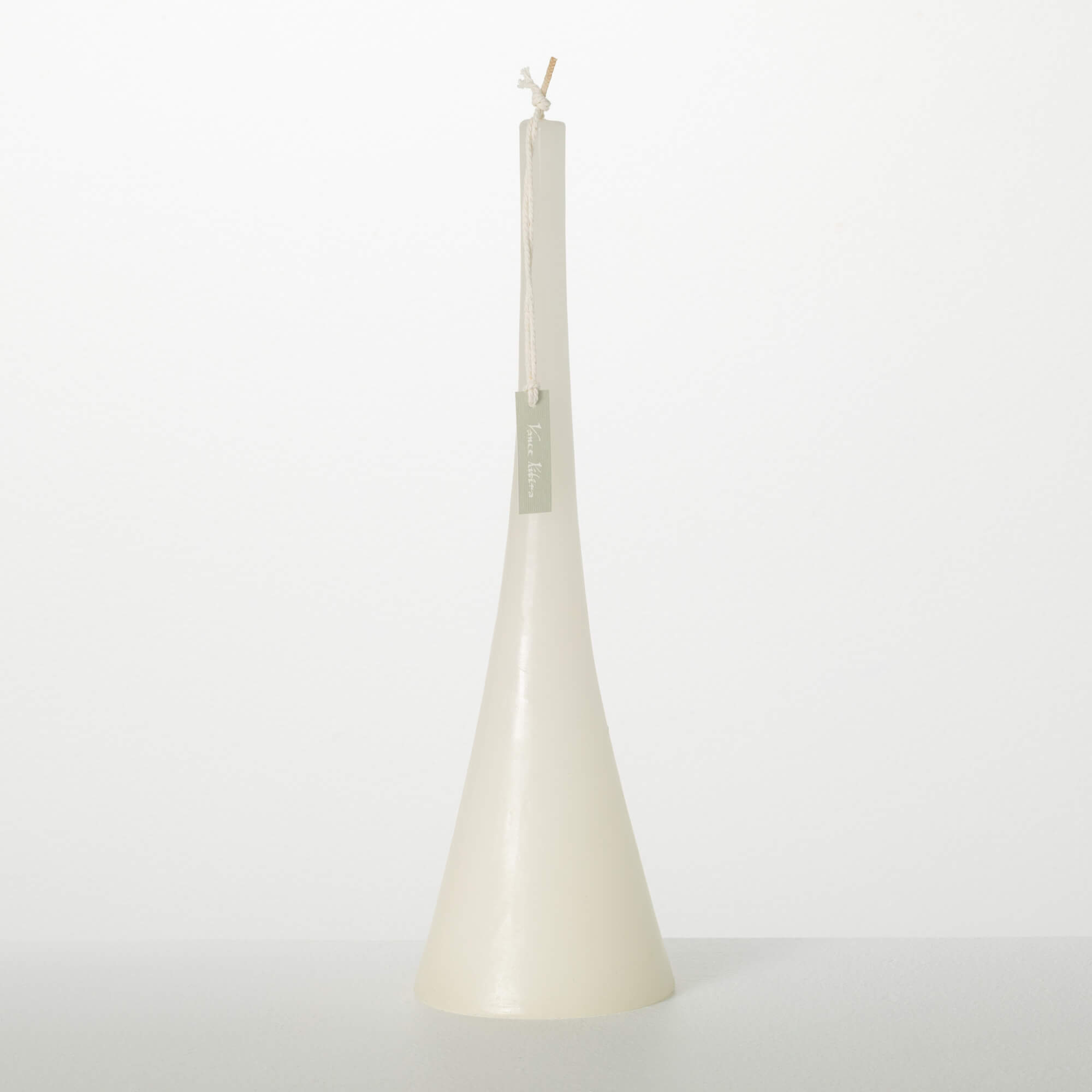 ELEGANT WHITE TRUMPET CANDLE