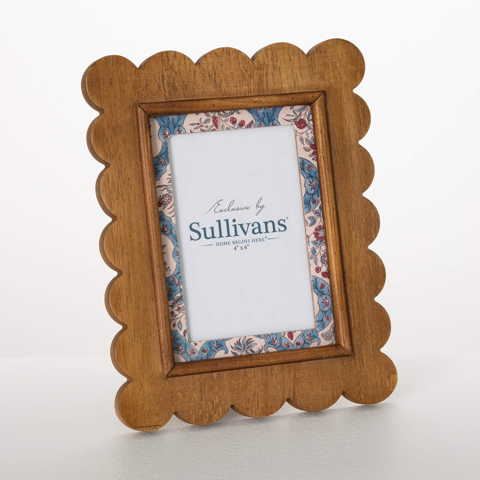 SCALLOPED FRAME