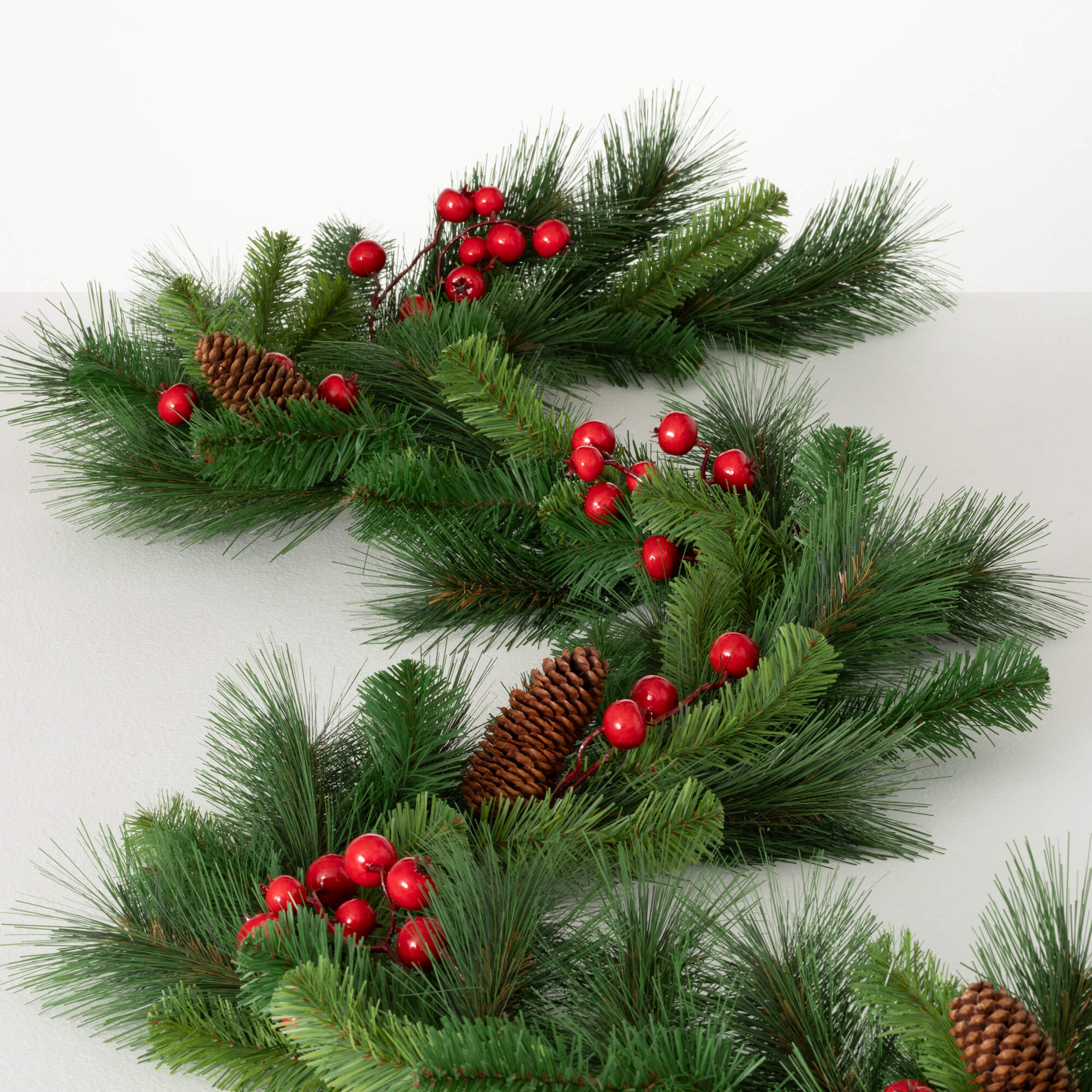 PINE BERRY GARLAND