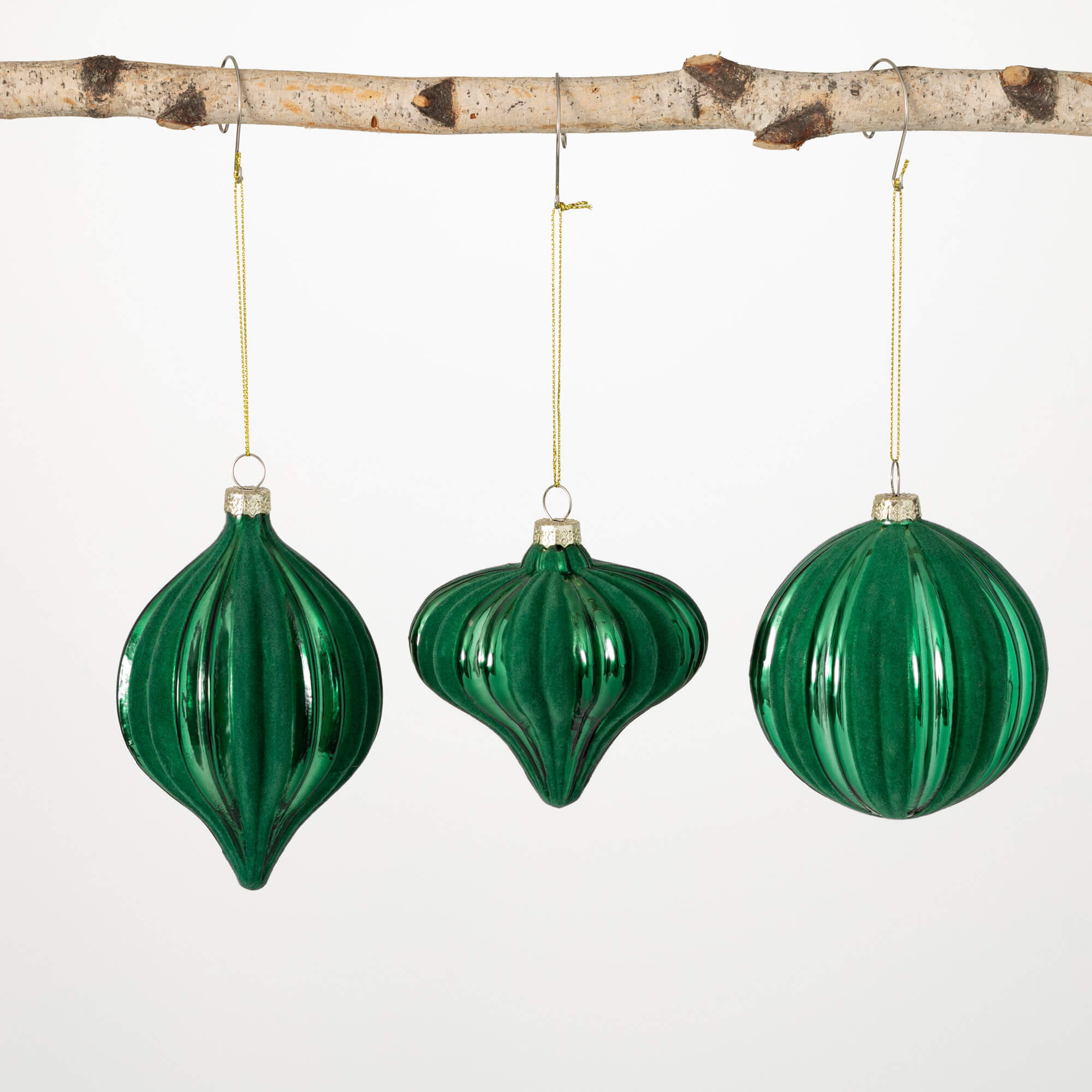 GREEN RIBBED GLASS ORNAMENT SE