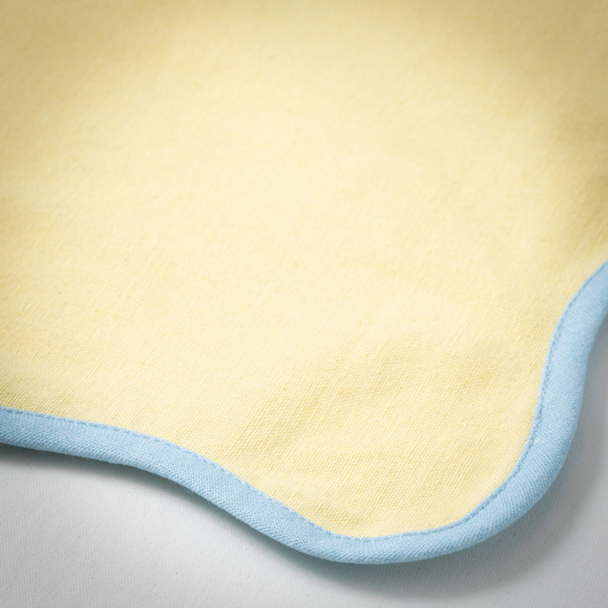 SCALLOPED PLACEMAT