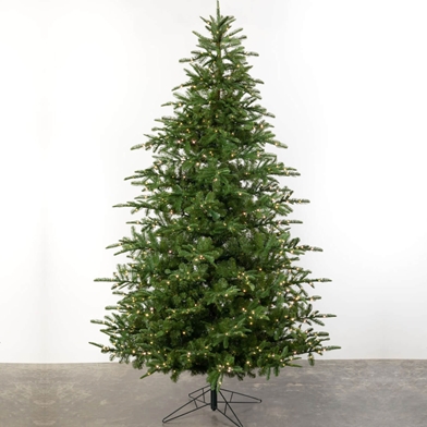 9' LIGHTED PINE TREE